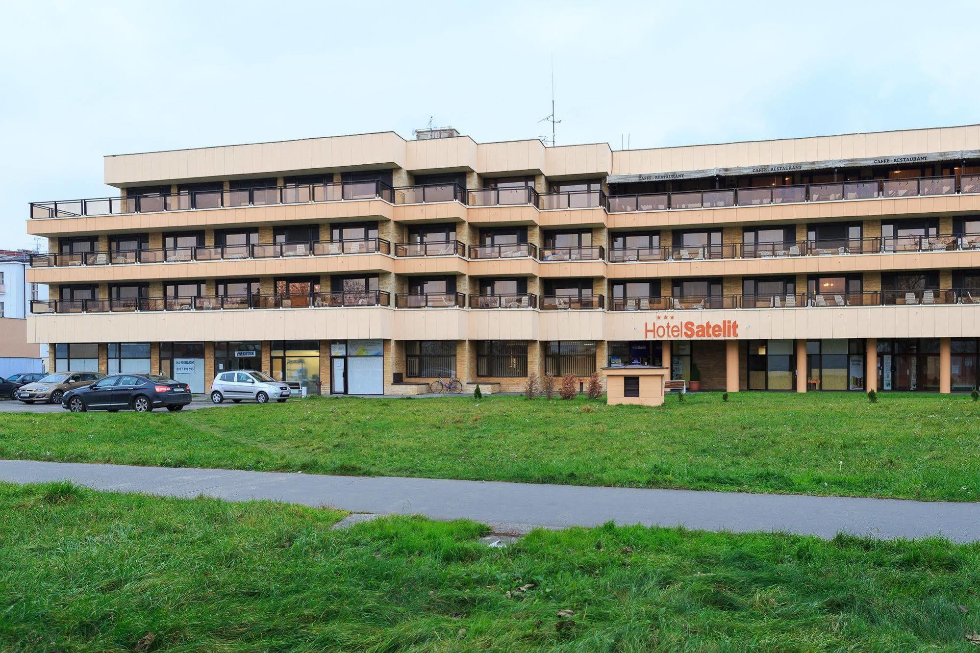 Hotel Satelit Piest'any Exterior photo