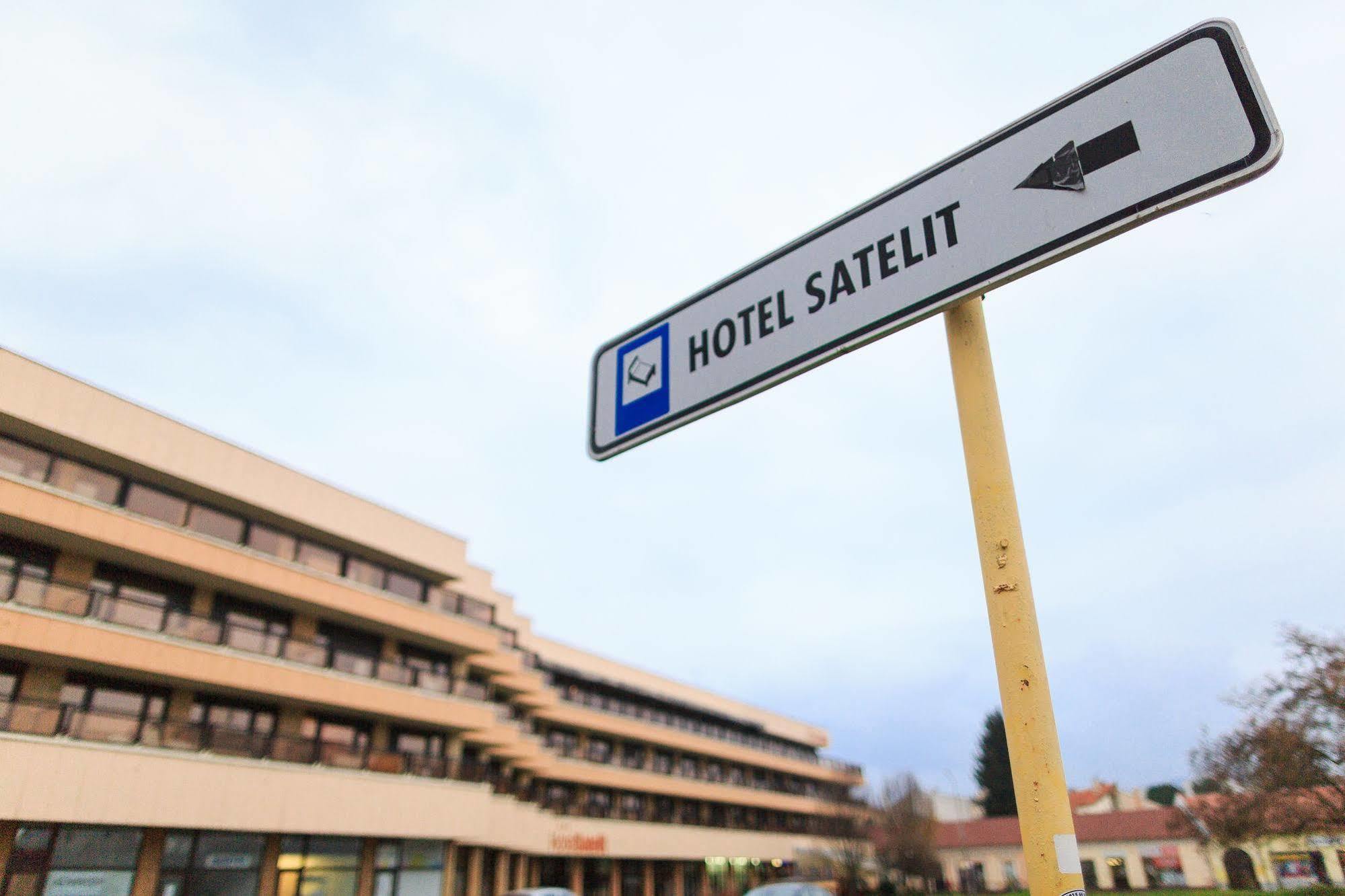 Hotel Satelit Piest'any Exterior photo
